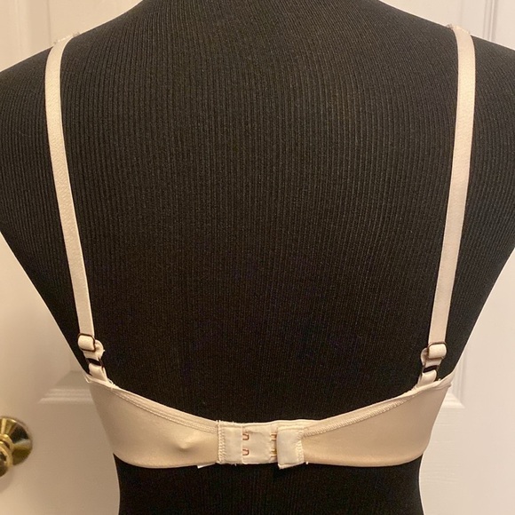 Le Mystere Bras 1 Black 1 Light Beige S/M 6/8 Double Layered Fabric No Pads NWOT - Picture 3 of 8